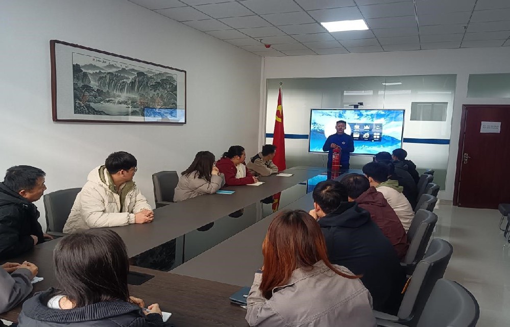 消防隊(duì)對孵化園企業(yè)進(jìn)行消防培訓(xùn) 筑牢企業(yè)安全防線